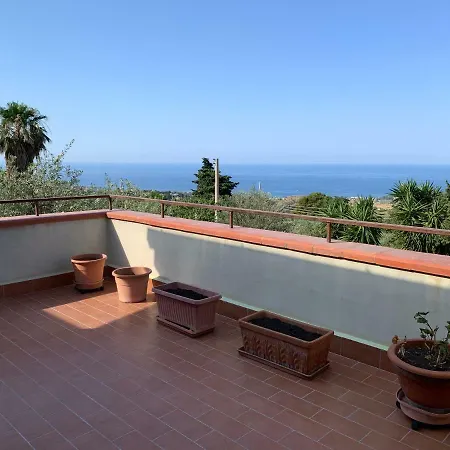 Terrazza Al Golden Hill Апарт-отель Трабия